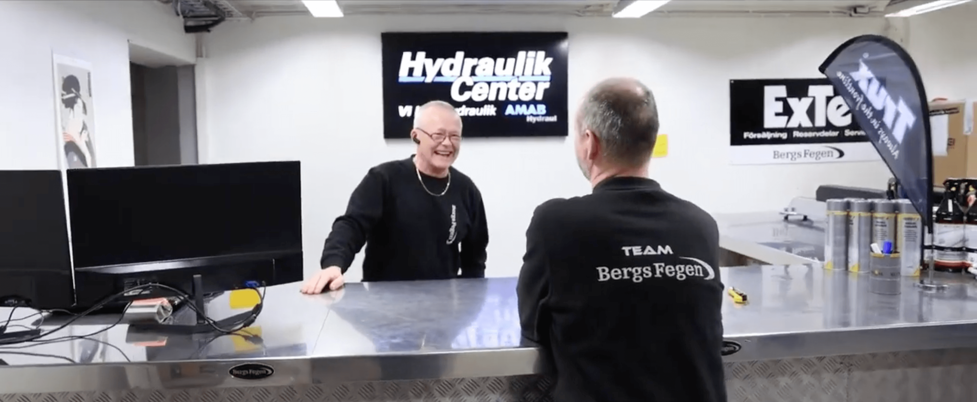 En öppen dörr och arbetsglädje